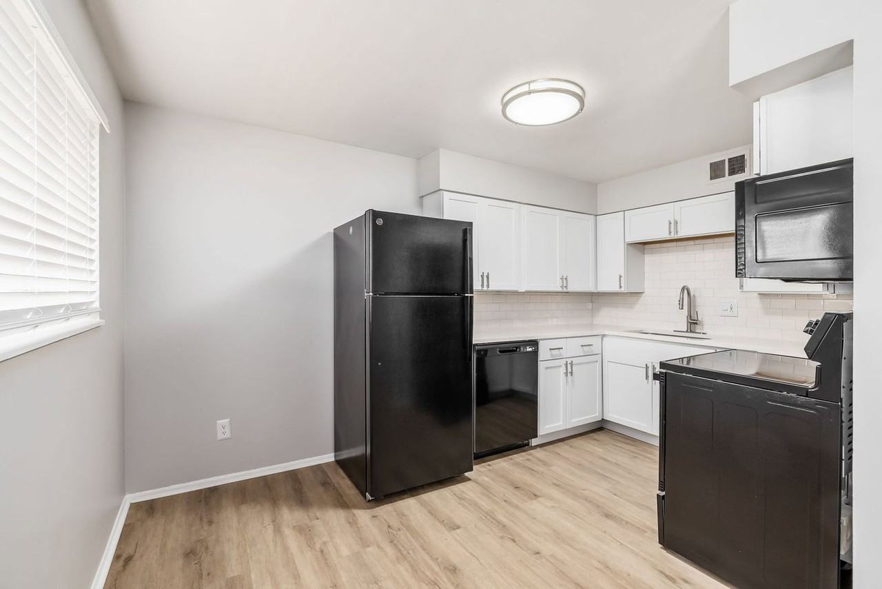 611 Riverview Dr #L - Photo 6 of 17