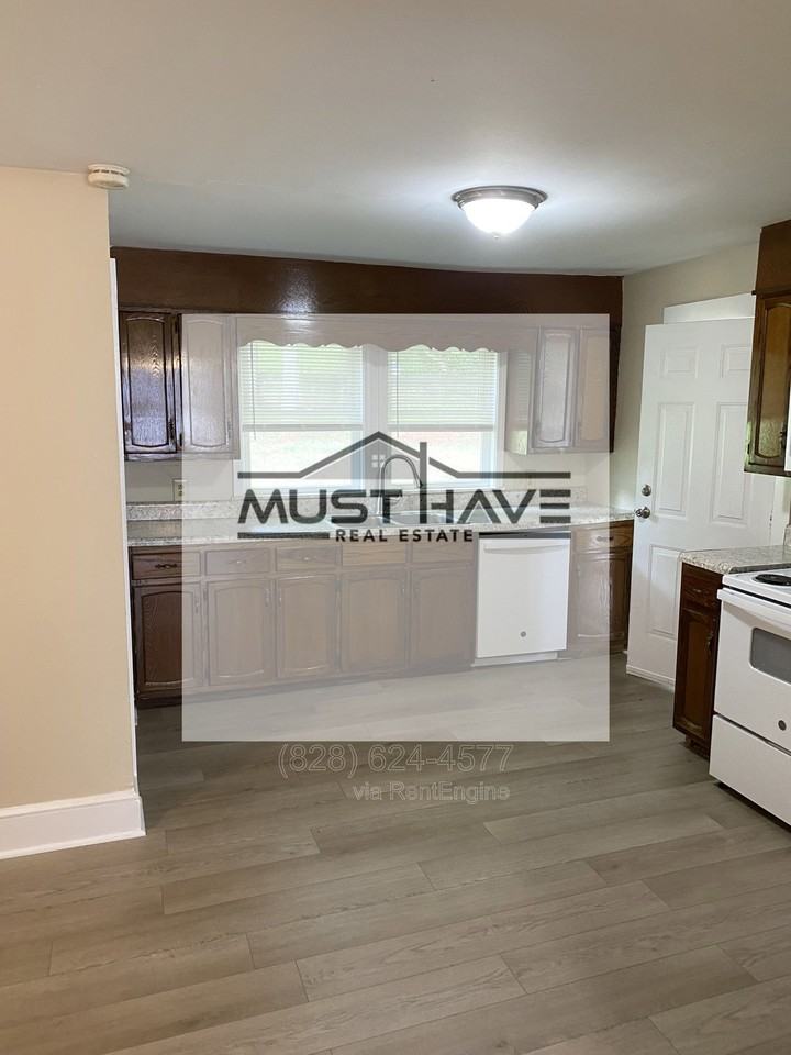 202 Newland Pl Nw - Photo 2 of 10
