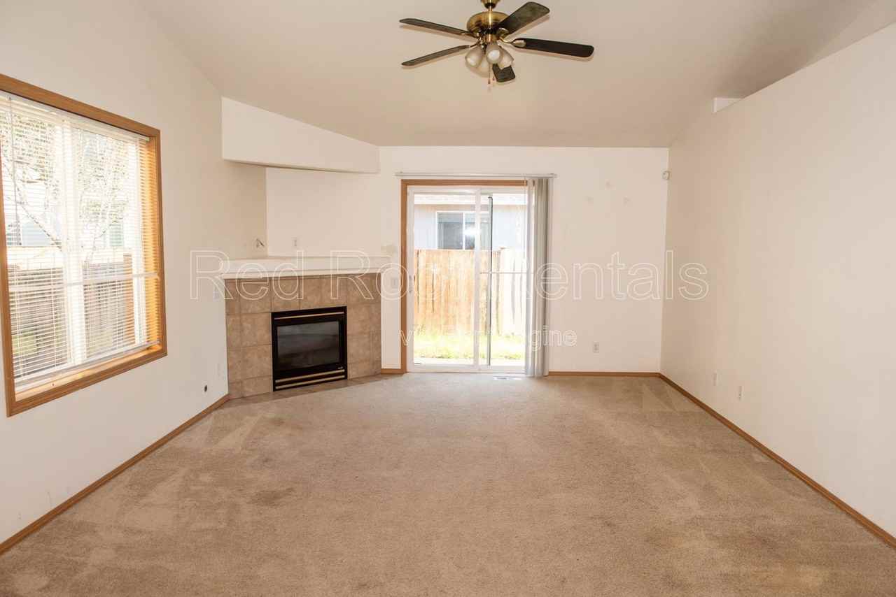 2402 177th Street Ct E - Photo 5 of 29