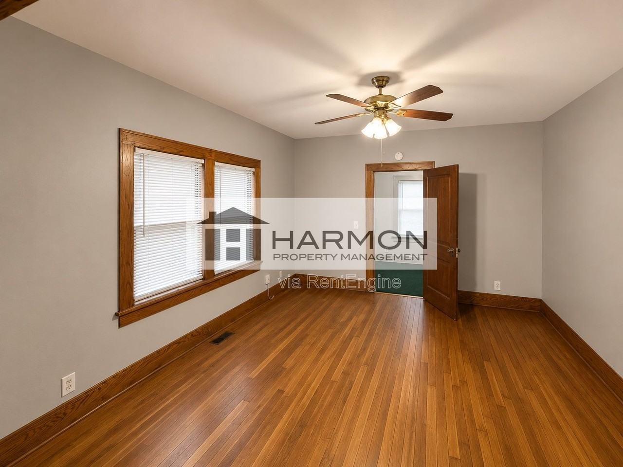 4612 S Seneca St - Photo 6 of 10