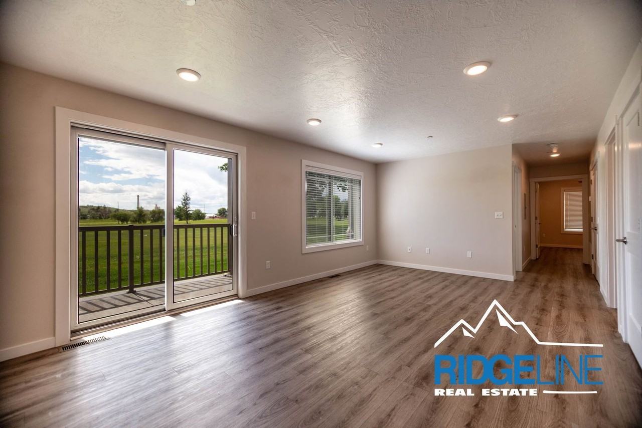 1116 American Ave #4 - Photo 3 of 11