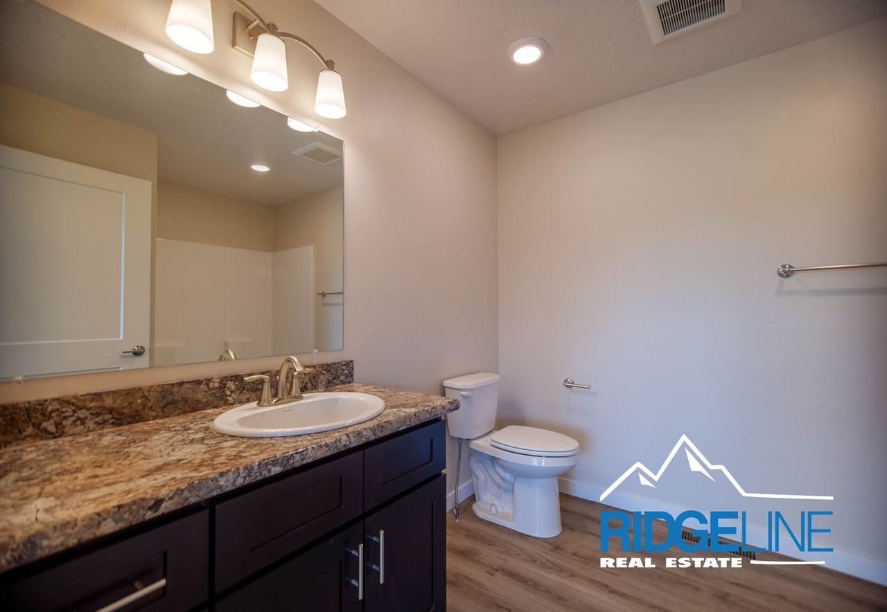 1116 American Ave #4 - Photo 5 of 11