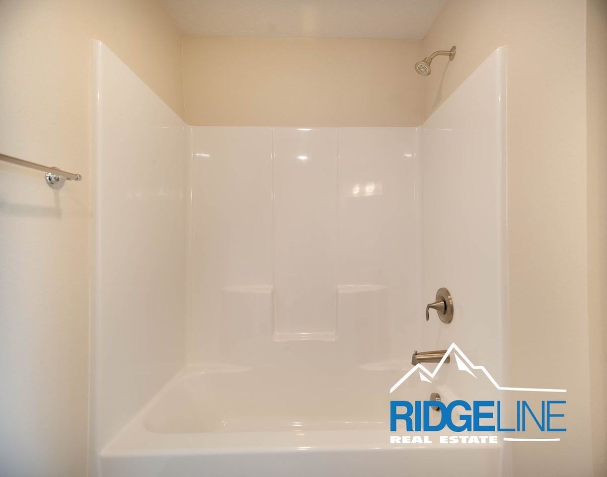 1116 American Ave #4 - Photo 6 of 11