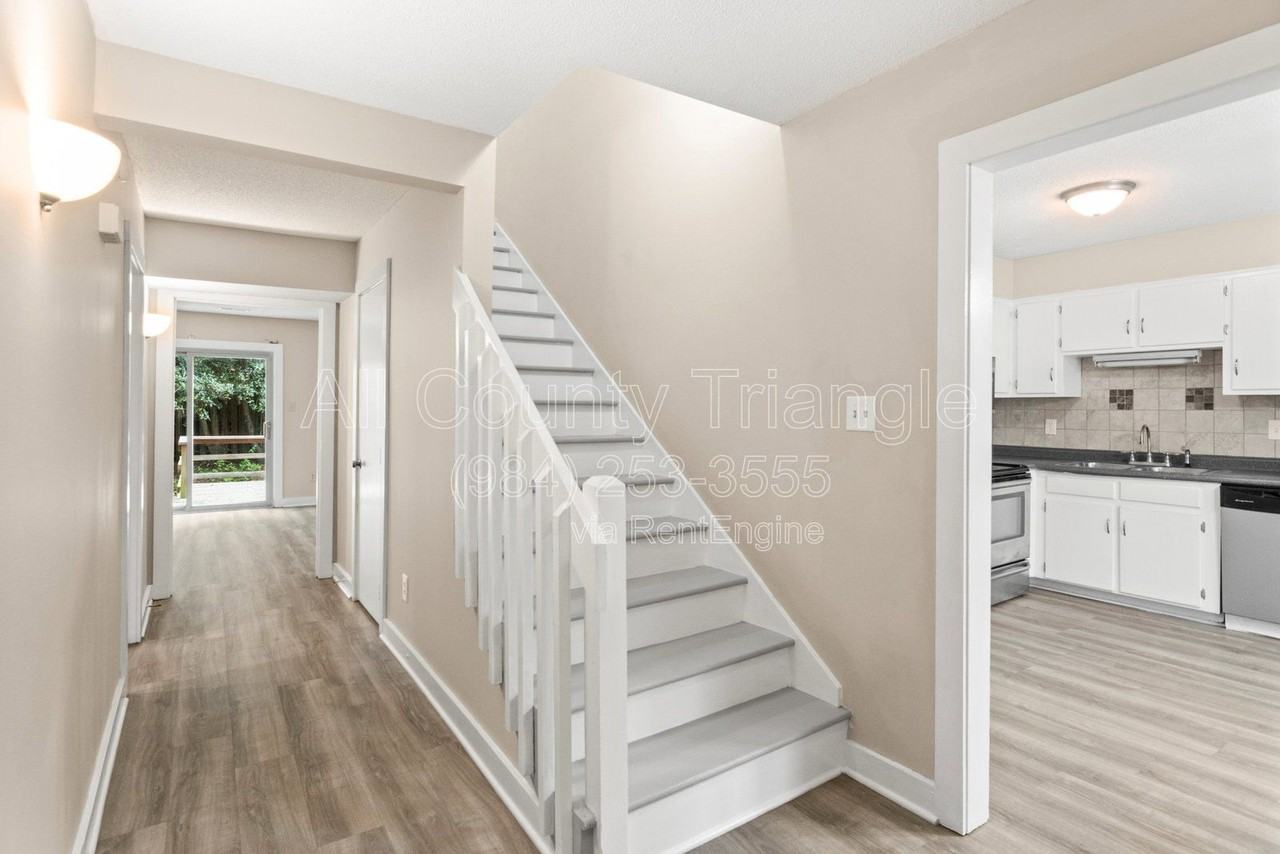 1619 Budwood Dr - Photo 5 of 32