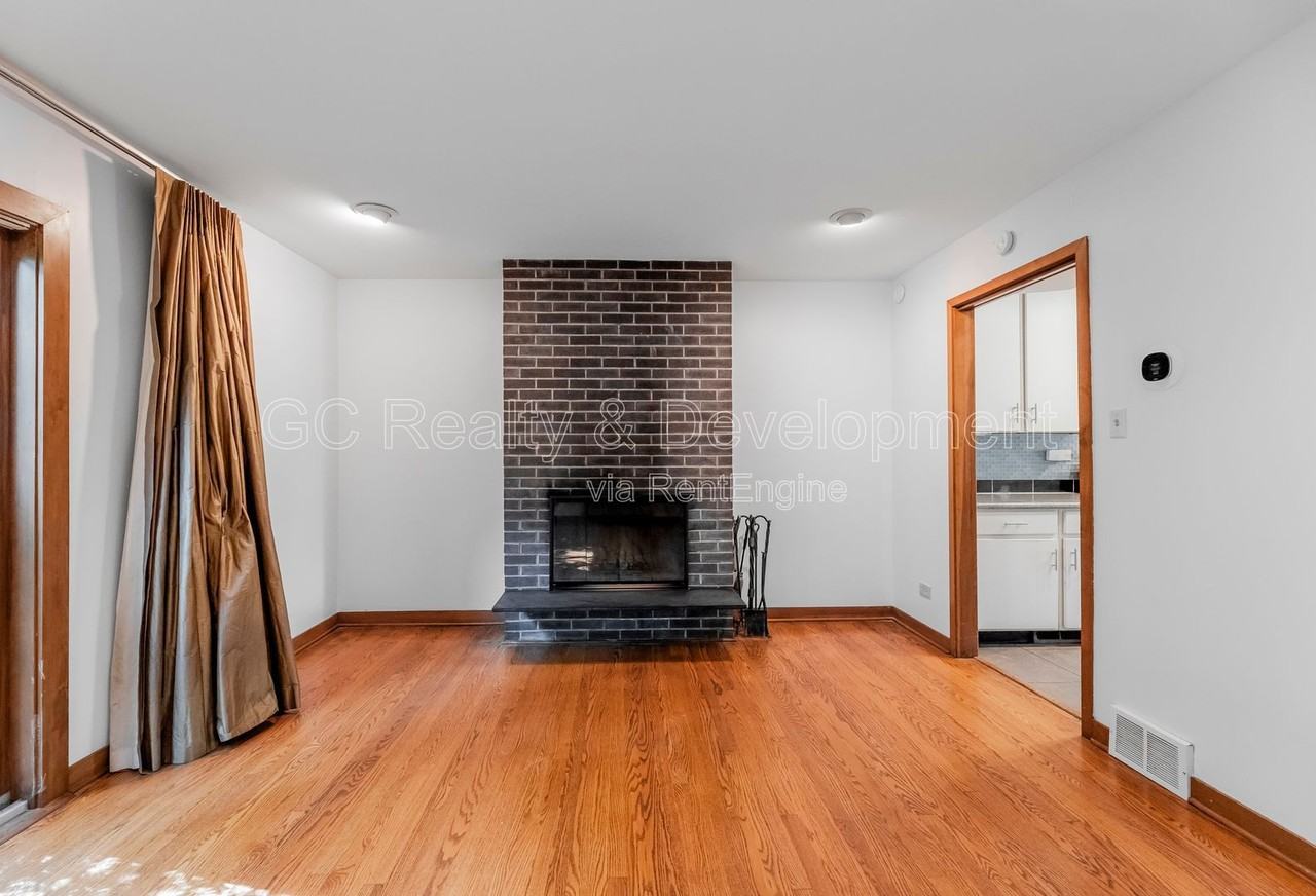 5217 S University Ave #C - Photo 4 of 23