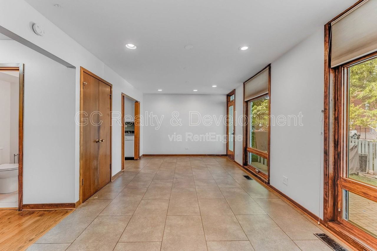 5217 S University Ave #C - Photo 5 of 23