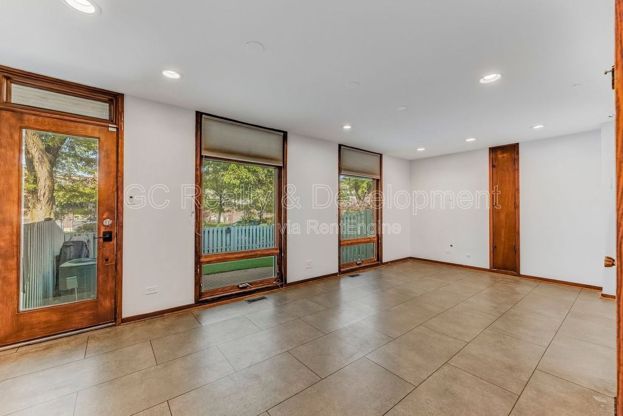 5217 S University Ave #C - Photo 6 of 23