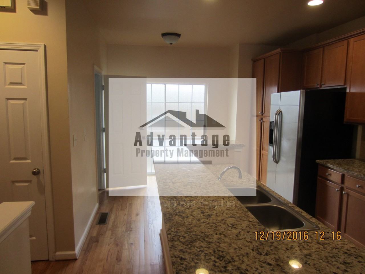 1069 Park Row North Se - Photo 2 of 17