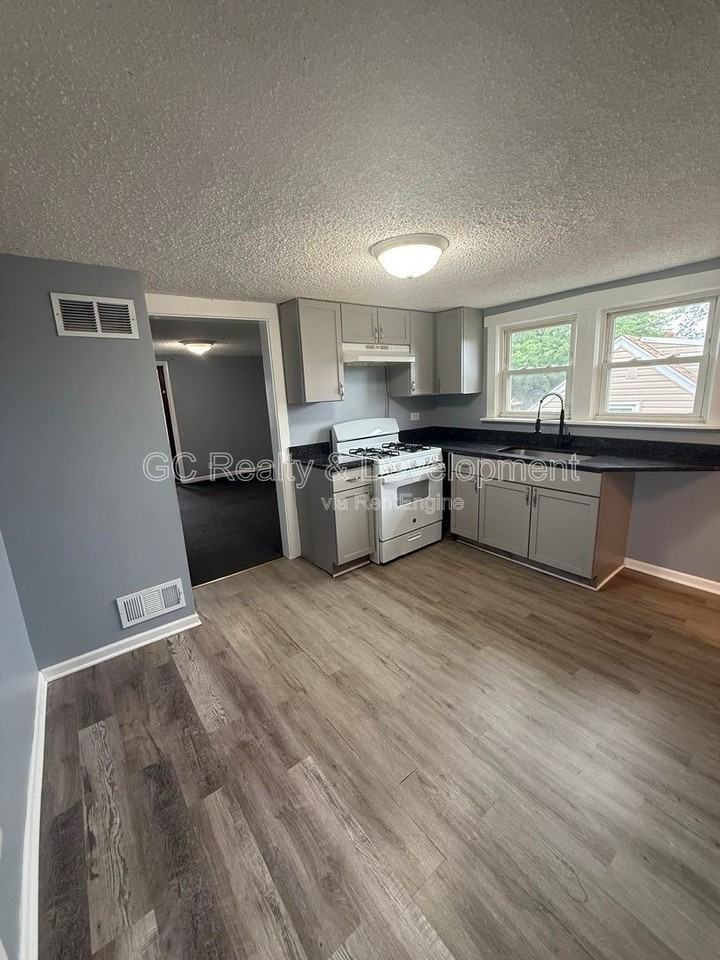 5102 S Mulligan Ave #3 - Photo 2 of 6