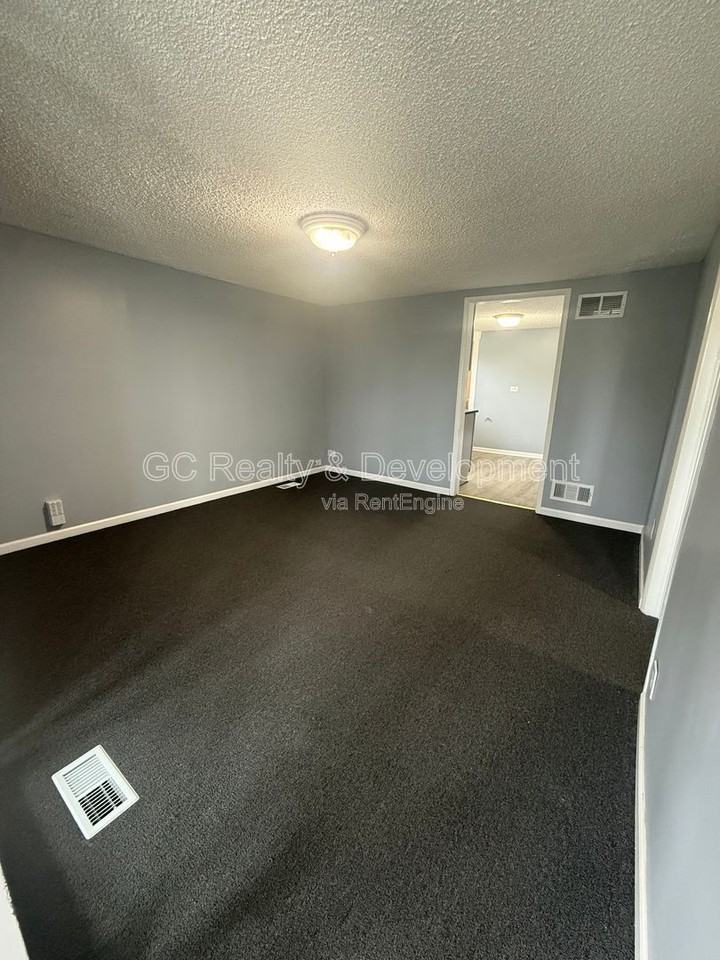 5102 S Mulligan Ave #3 - Photo 3 of 6