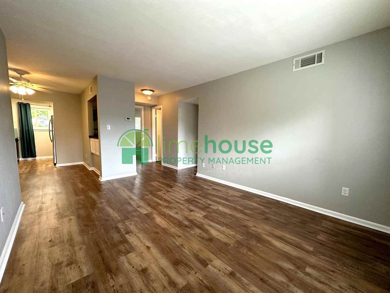 1009 Barclay Sq - Photo 3 of 14