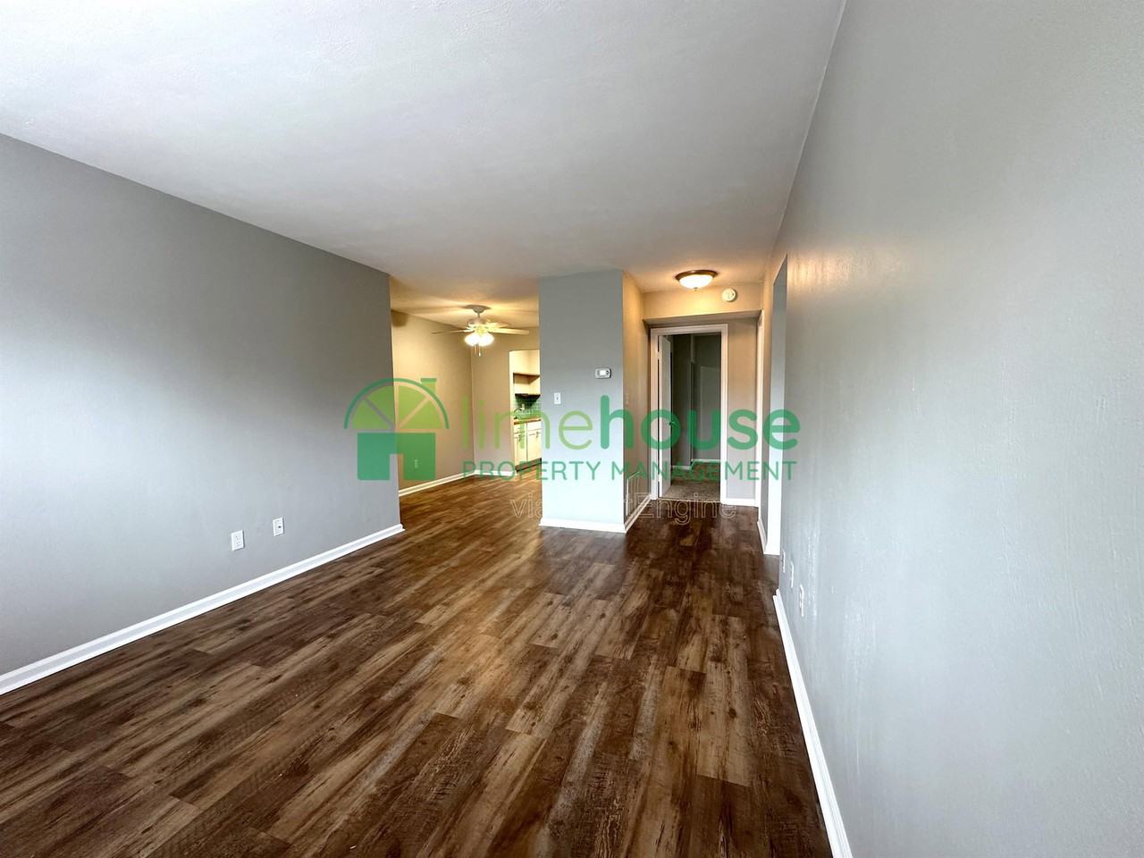 1009 Barclay Sq - Photo 4 of 14