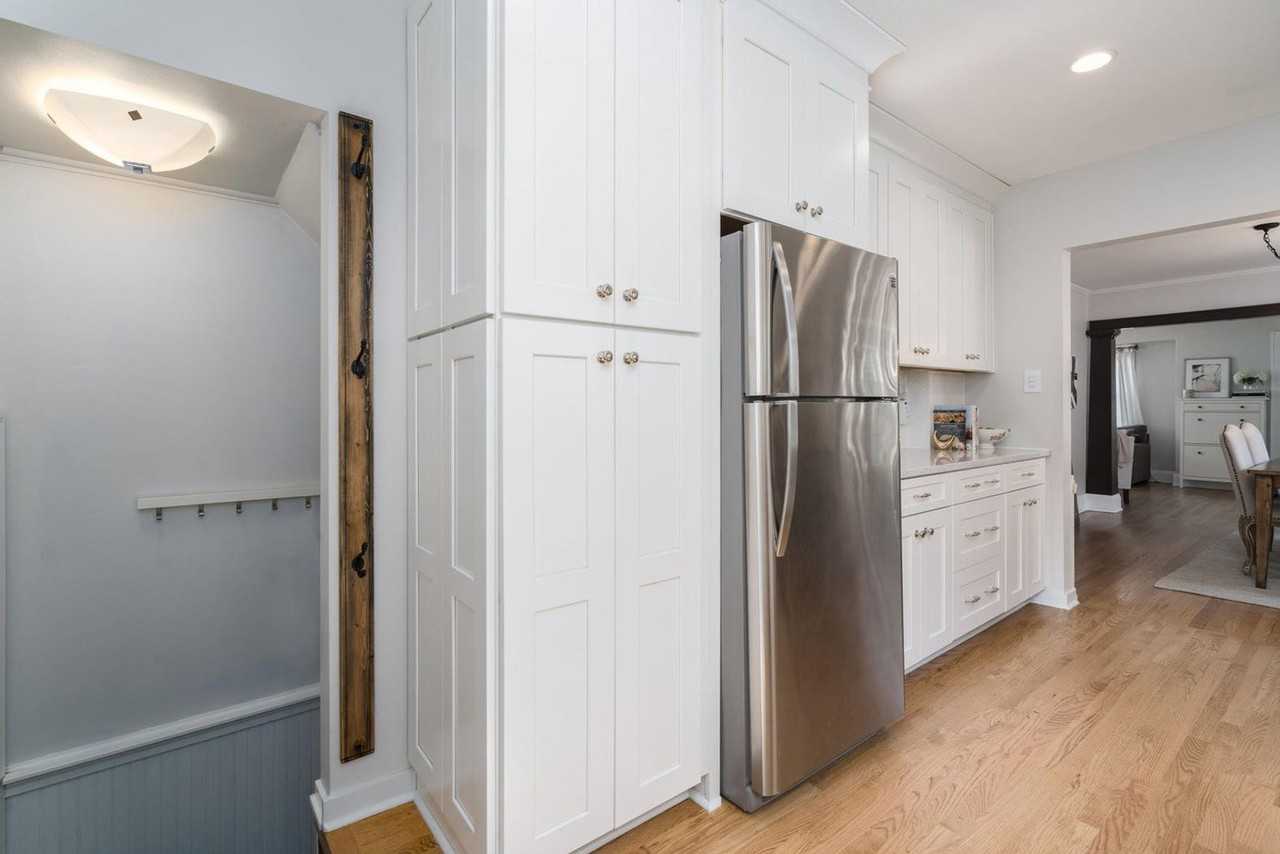 5065 N Berkeley Blvd - Photo 2 of 15