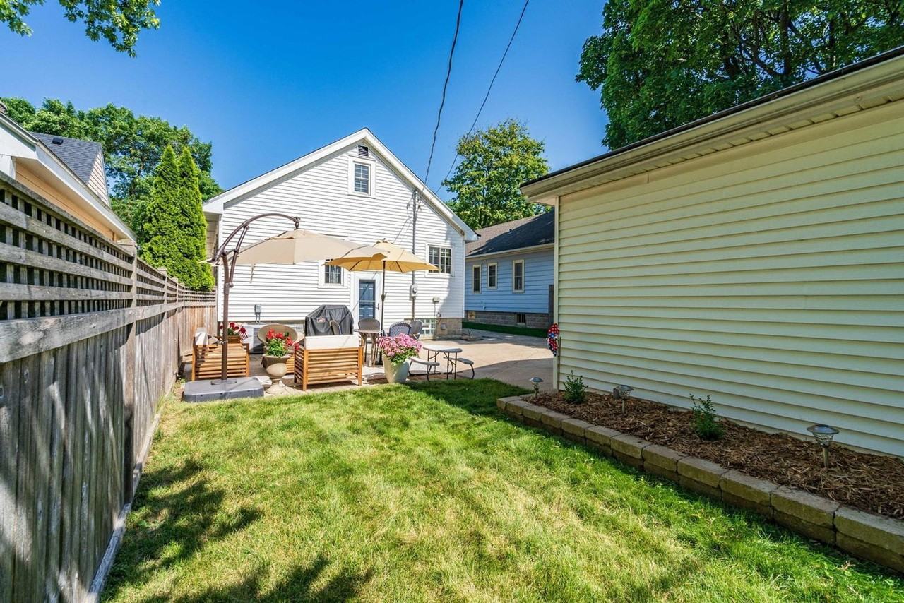 5065 N Berkeley Blvd - Photo 3 of 22