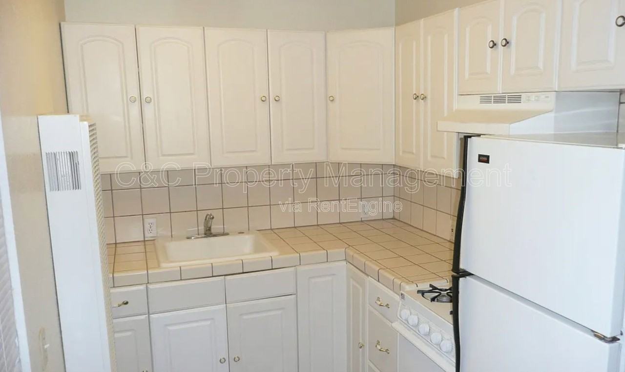 803 Laurel St #10 - Photo 2 of 6