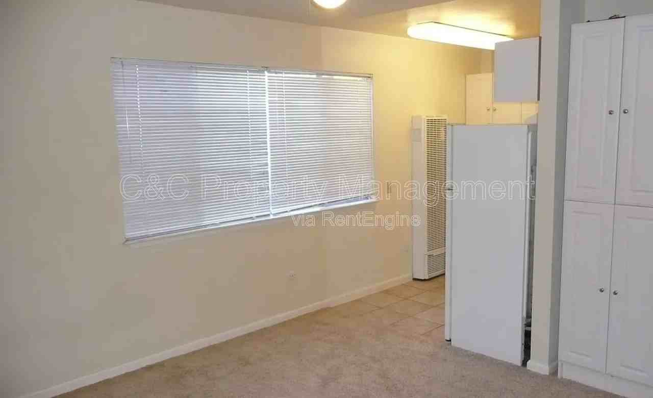 803 Laurel St #10 - Photo 3 of 6