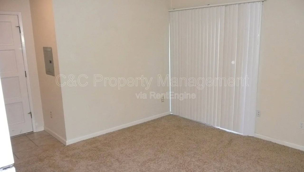 803 Laurel St #10 - Photo 4 of 6