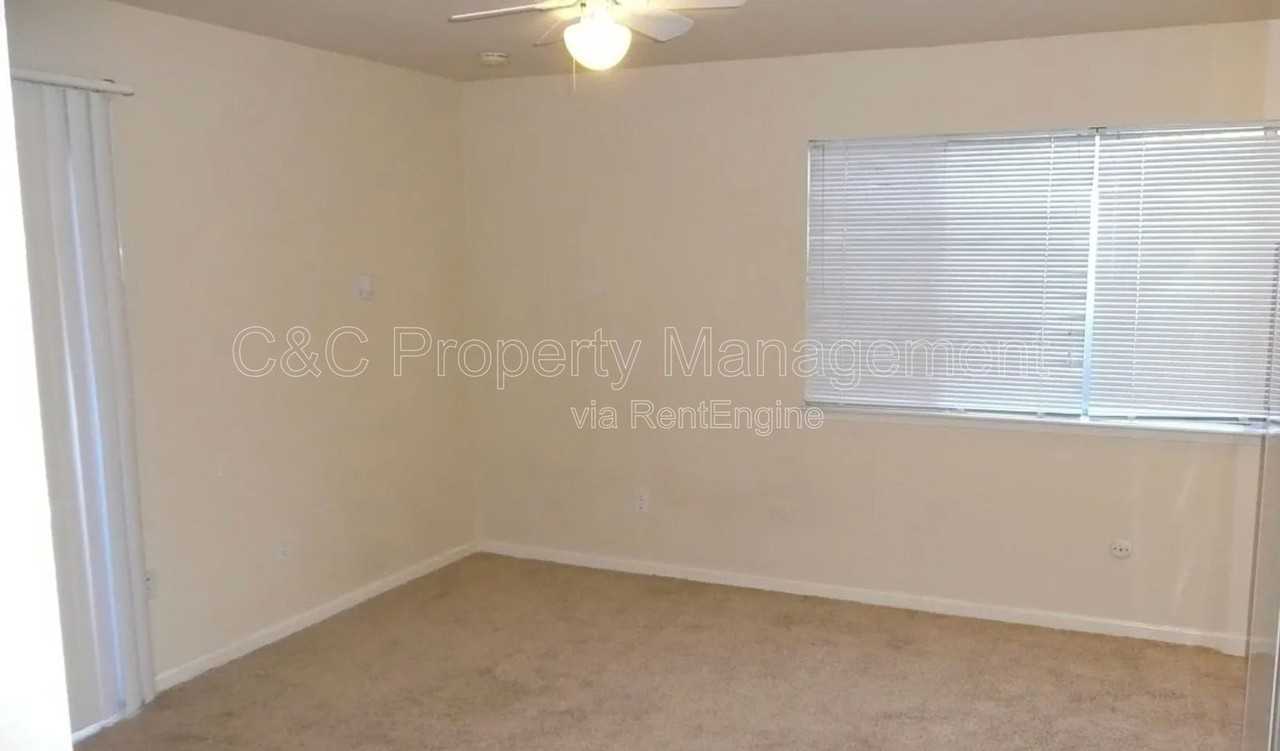 803 Laurel St #10 - Photo 5 of 6