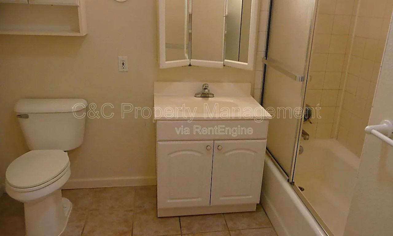 803 Laurel St #10 - Photo 6 of 6