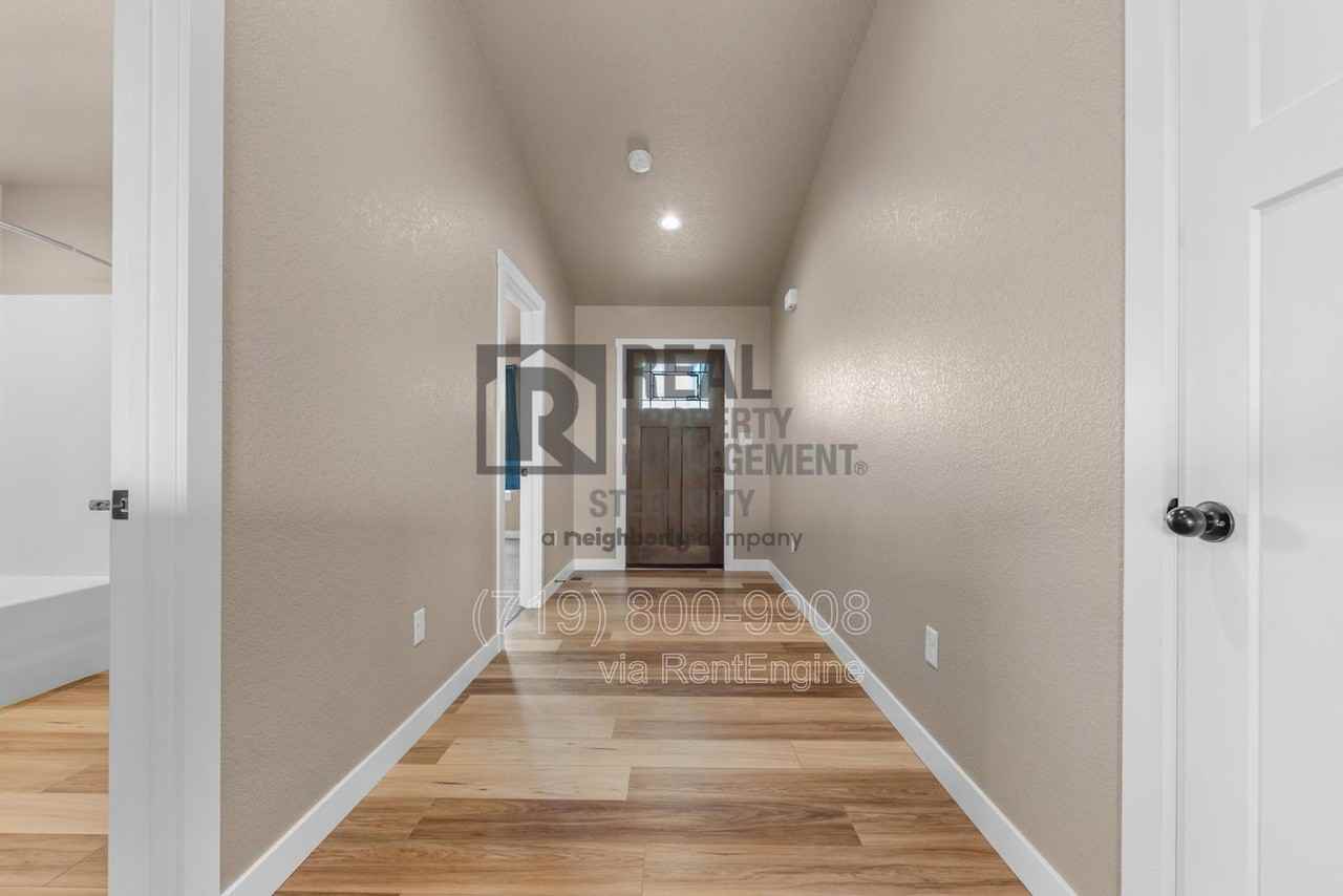 1886 E Jerrian Ln - Photo 6 of 45