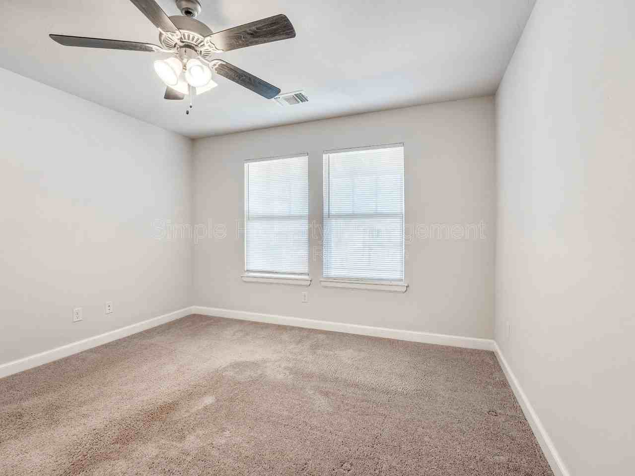 608 Blue Fish Ct - Photo 5 of 33