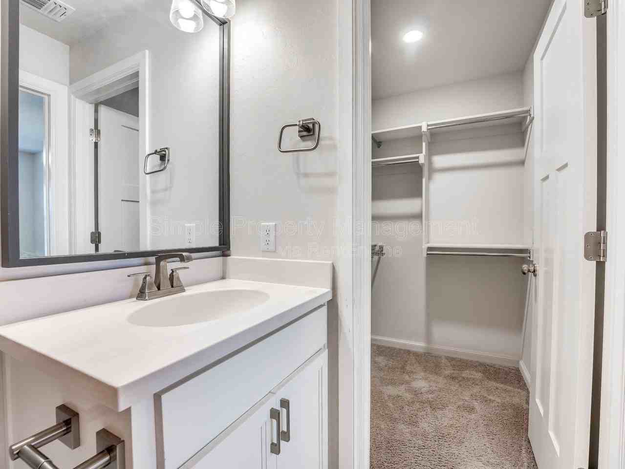 608 Blue Fish Ct - Photo 7 of 33