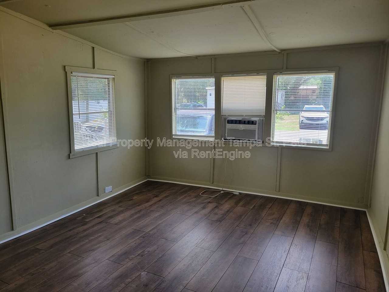 710 S 50th St #8 - Photo 3 of 18