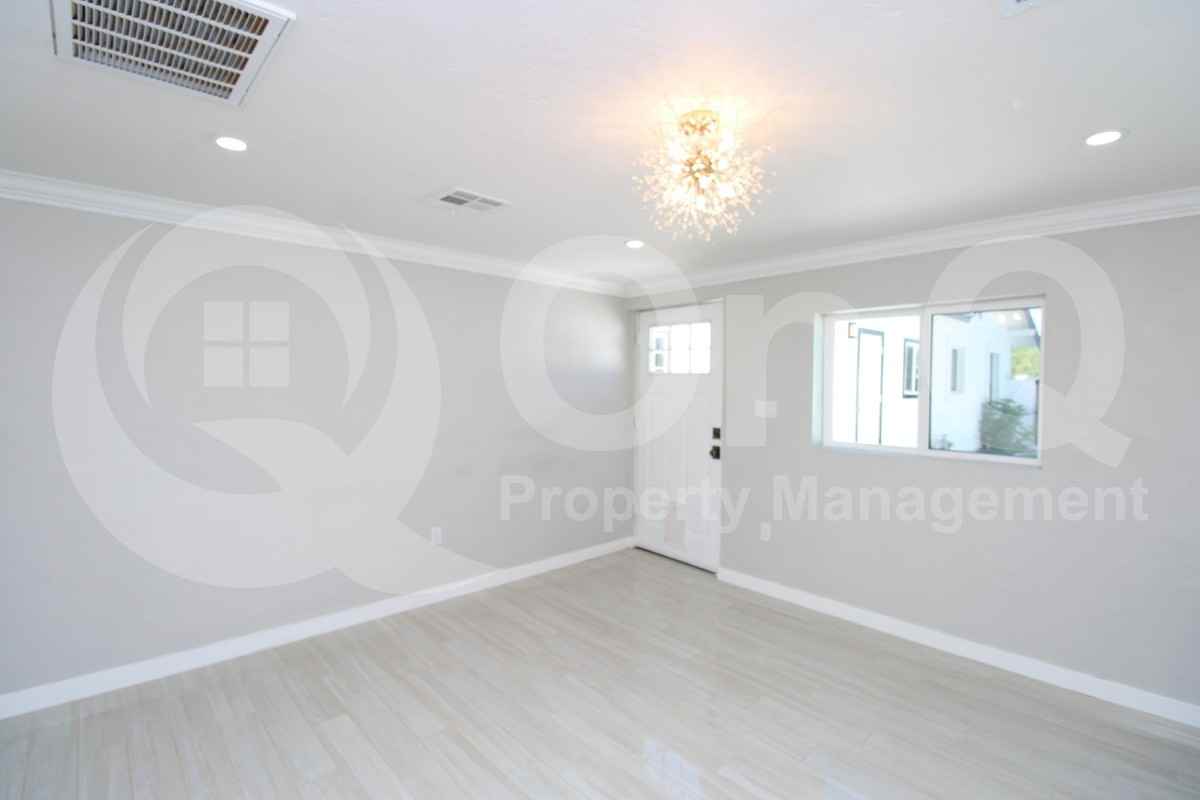 1321 E Willetta St #B - Photo 3 of 7