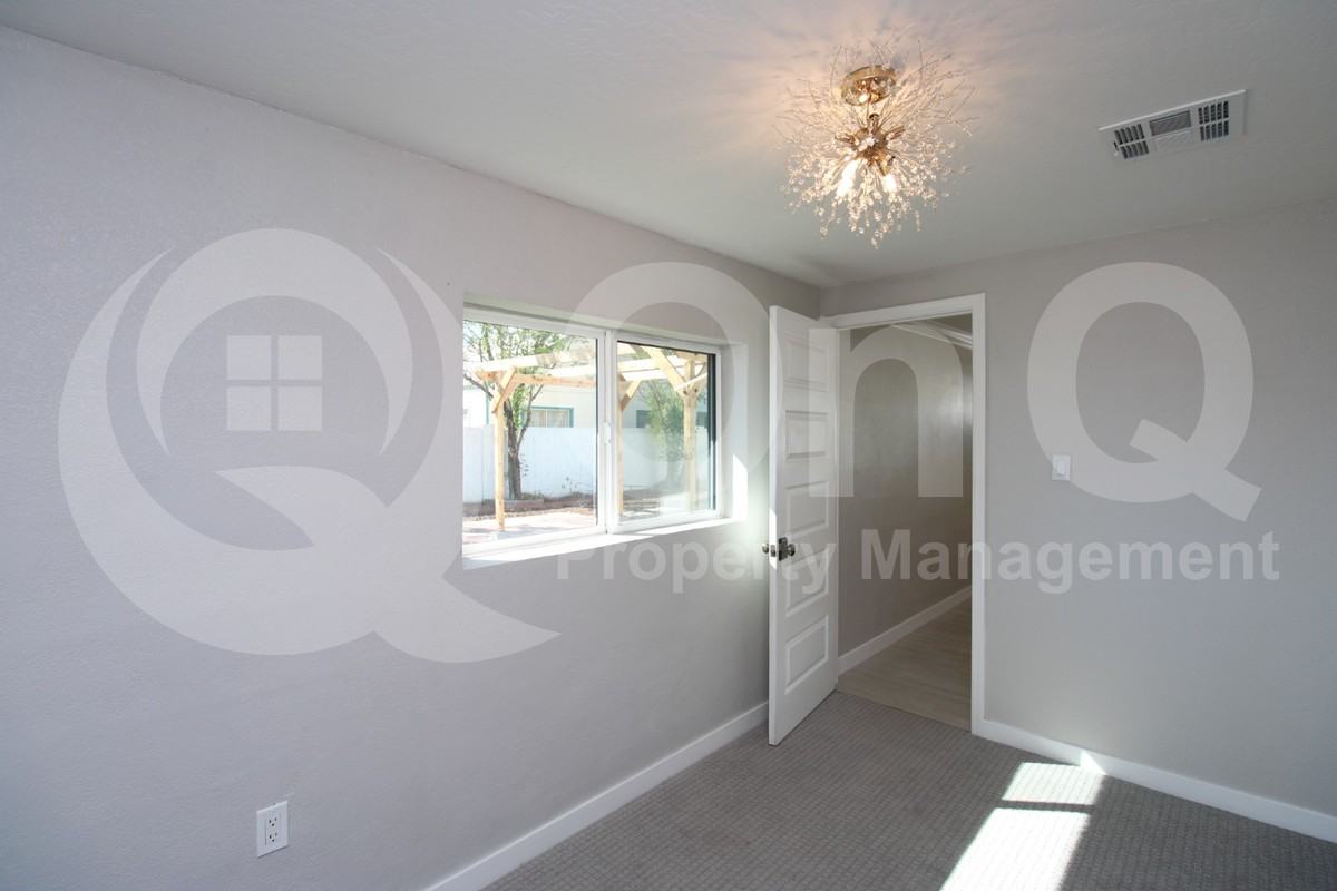1321 E Willetta St #B - Photo 4 of 7