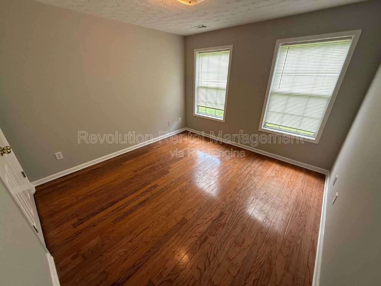 70 Autumn Ct - Photo 6 of 8