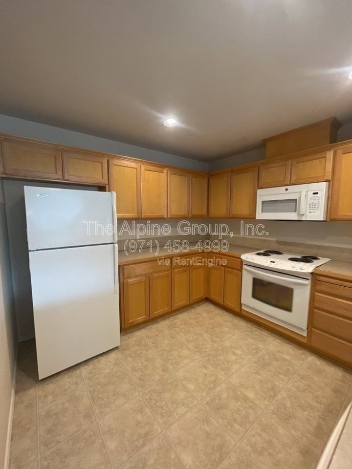 1914 27th Ave - Photo 4 of 18
