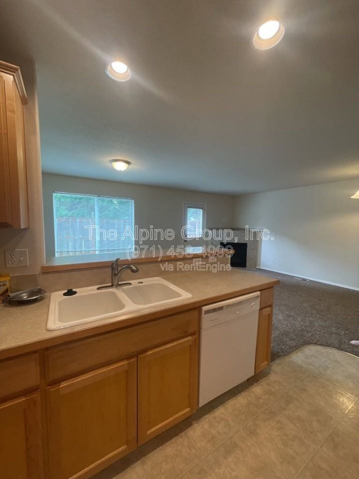 1914 27th Ave - Photo 5 of 18
