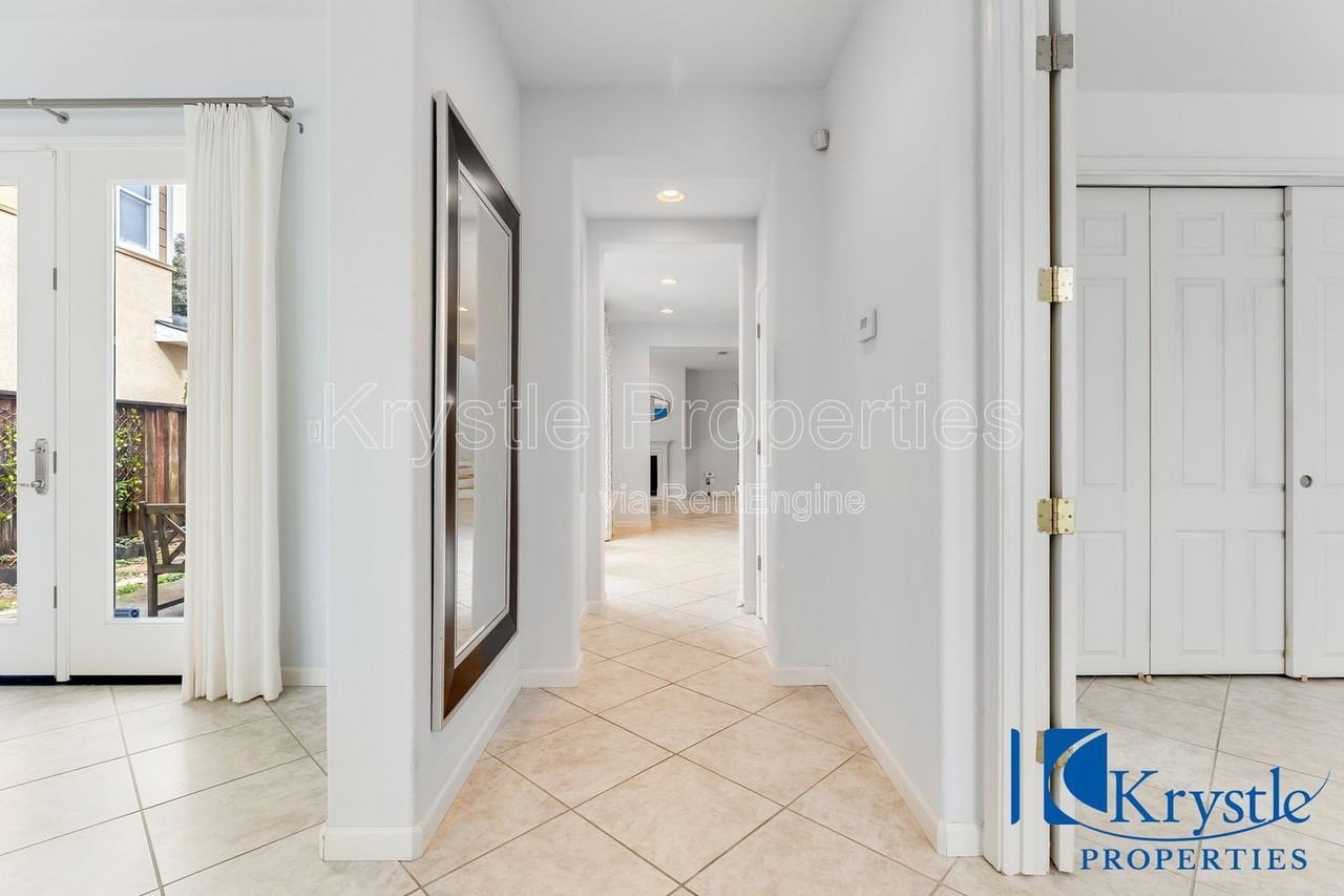 1010 Madrone Ave - Photo 4 of 37
