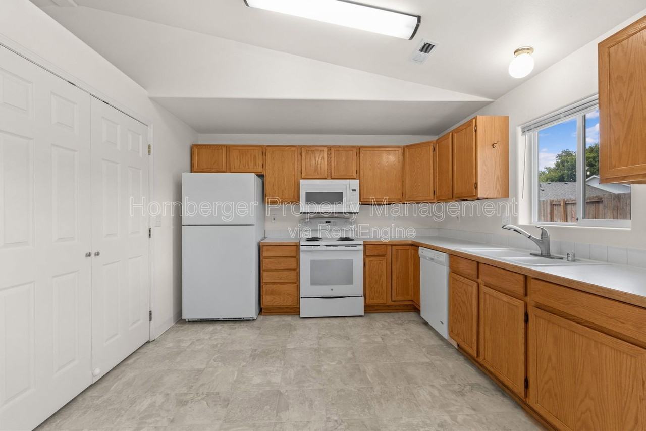 12714 W 9th Ave - Photo 7 of 21