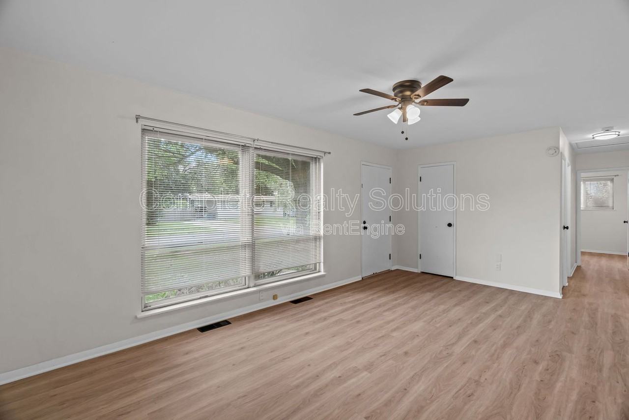 560 Bardot Dr - Photo 2 of 28