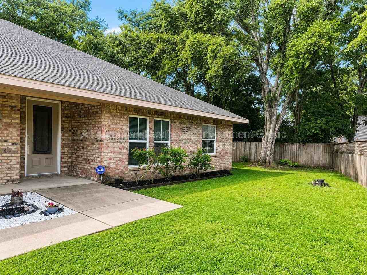 598 Emerald Ln - Photo 3 of 35