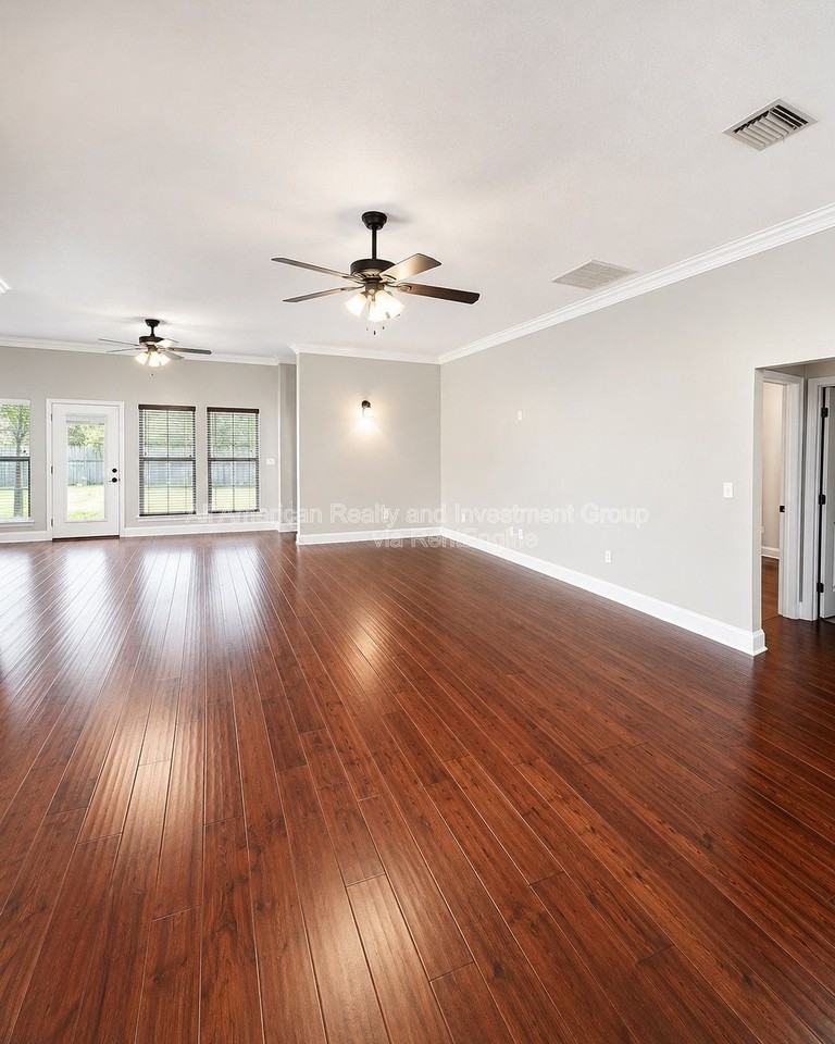 598 Emerald Ln - Photo 6 of 35