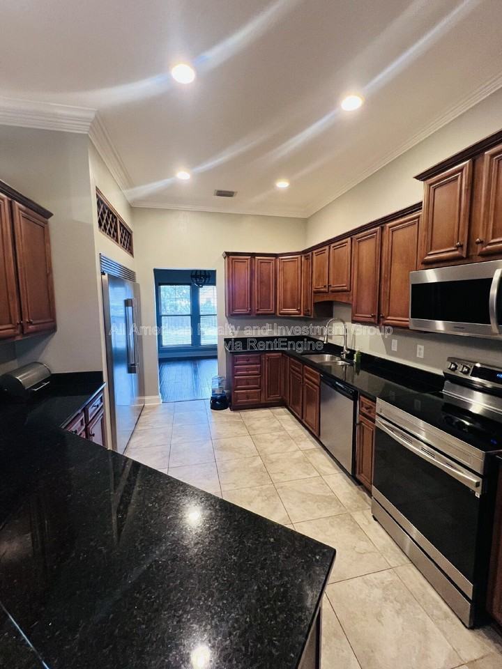 598 Emerald Ln - Photo 7 of 35