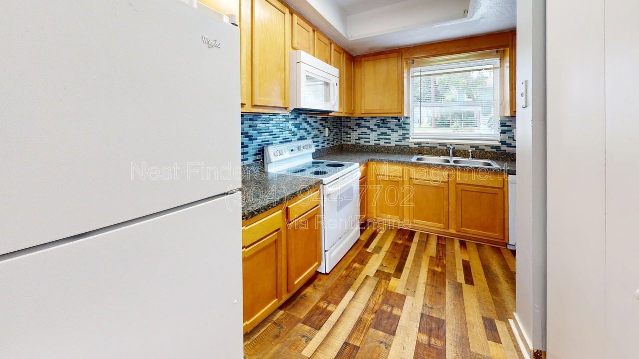 11406 Bedford Oaks Dr - Photo 4 of 24