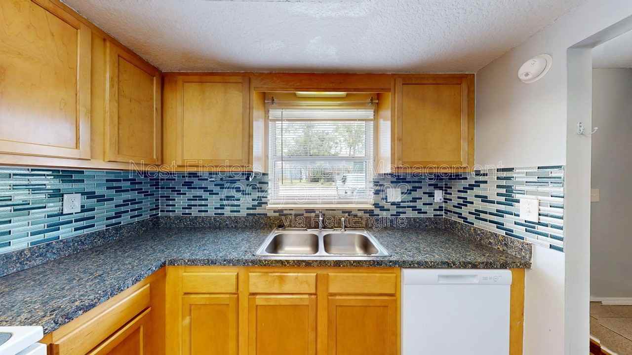 11406 Bedford Oaks Dr - Photo 3 of 24