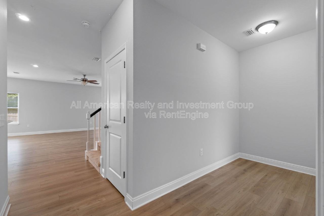 181 Johnson Ct - Photo 4 of 33