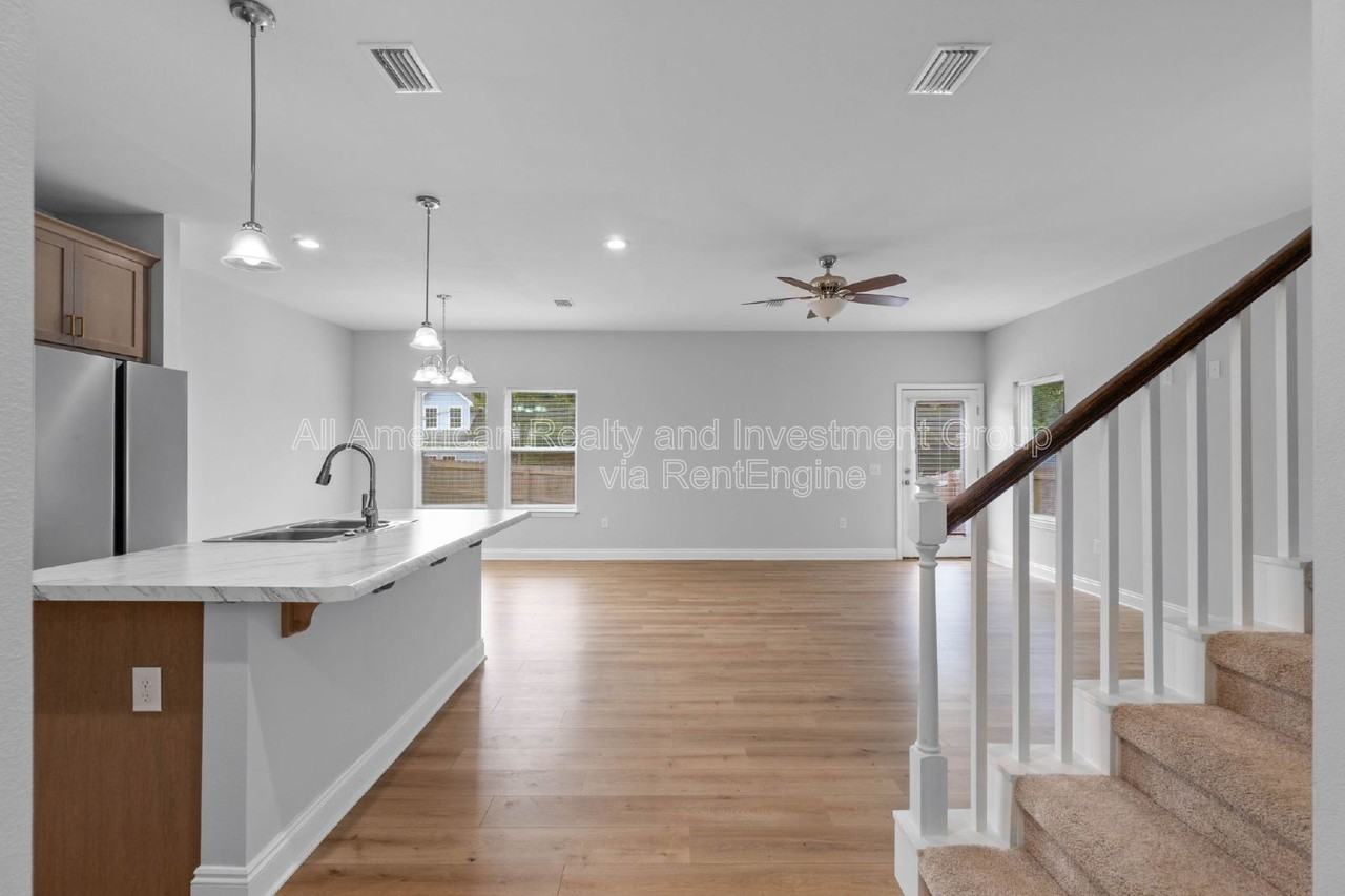 181 Johnson Ct - Photo 5 of 33