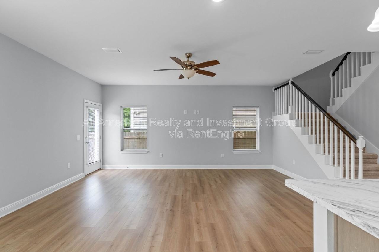 181 Johnson Ct - Photo 6 of 33