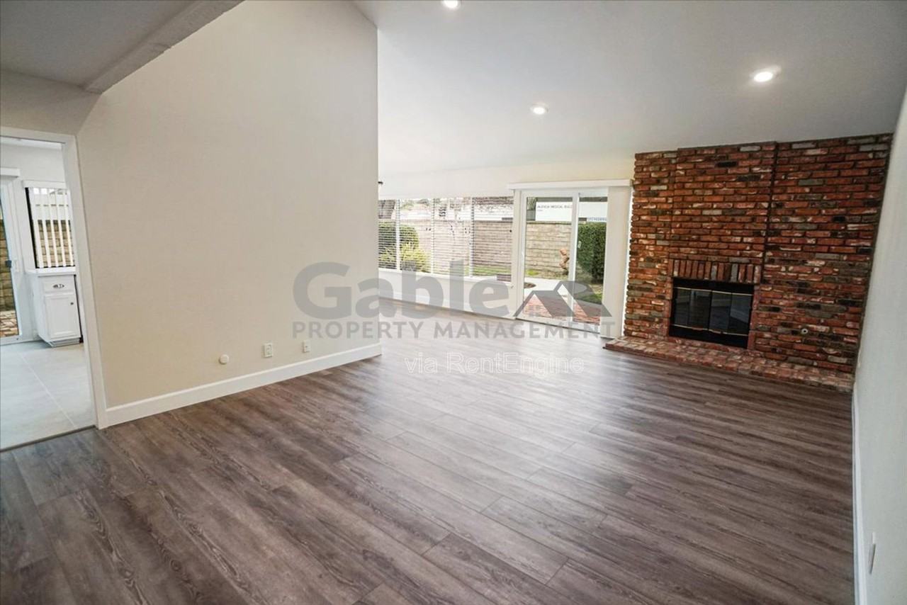 23922 Avenida Entrana - Photo 5 of 19
