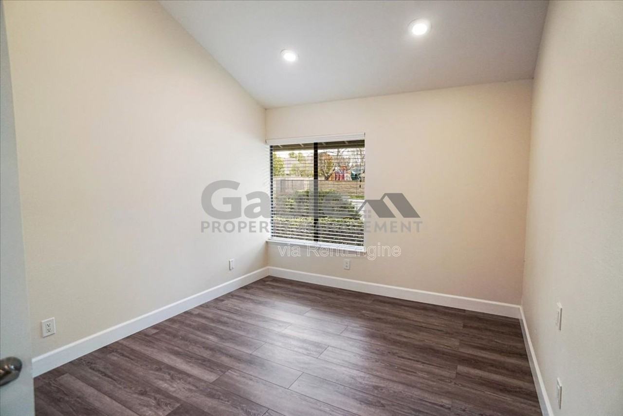 23922 Avenida Entrana - Photo 6 of 19