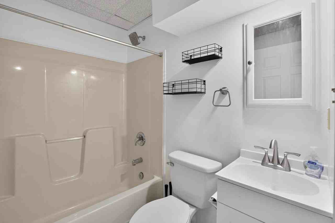 11880 Provident Dr - Photo 6 of 17