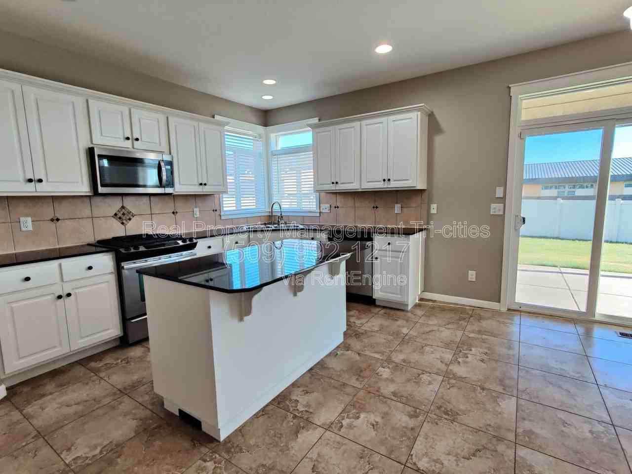 1642 Manchester St - Photo 3 of 20