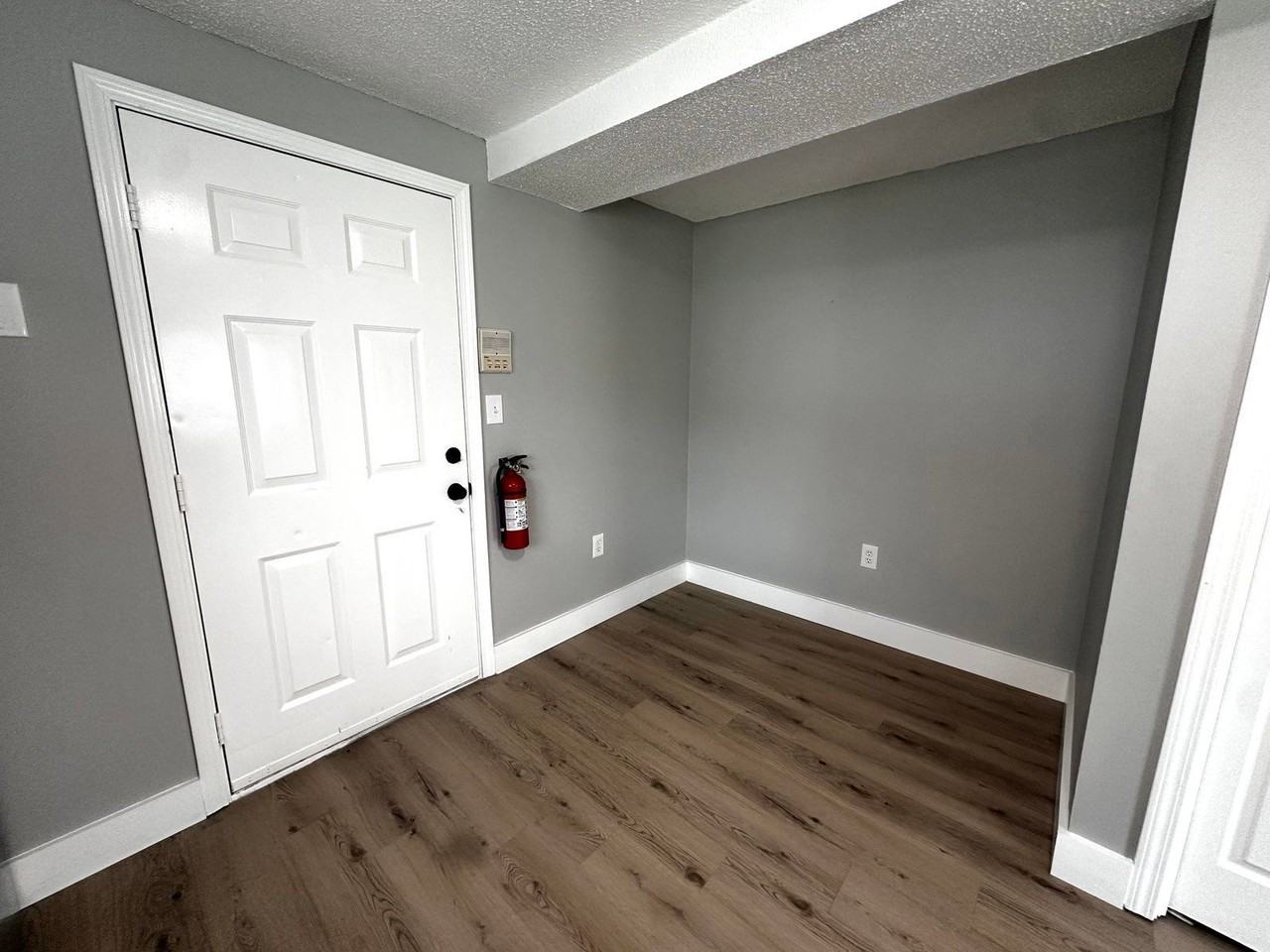 667 Corning Rd #5 - Photo 4 of 39