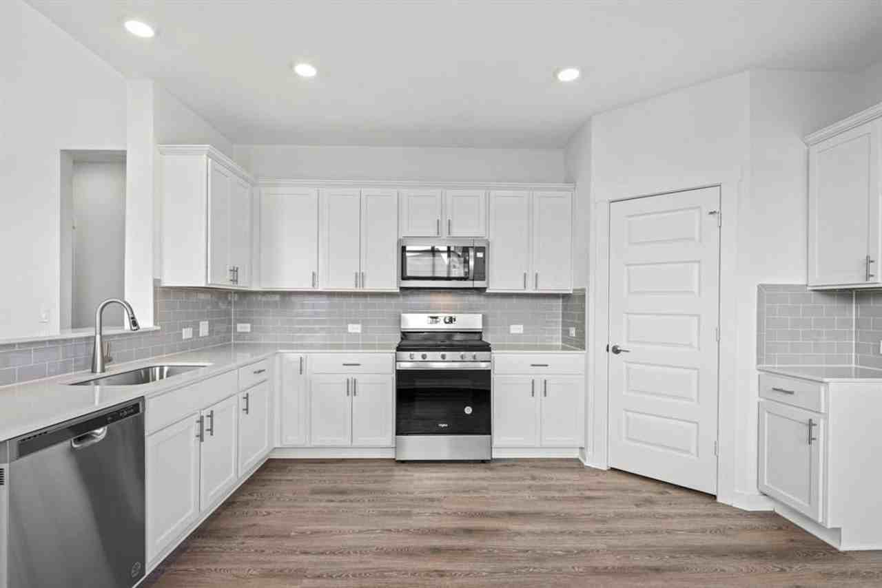 7911 Linda Michelle Ln - Photo 5 of 25