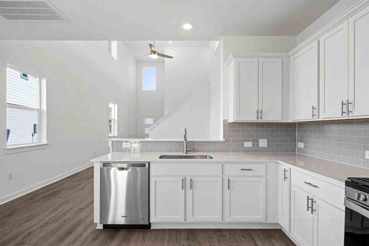 7911 Linda Michelle Ln - Photo 7 of 25